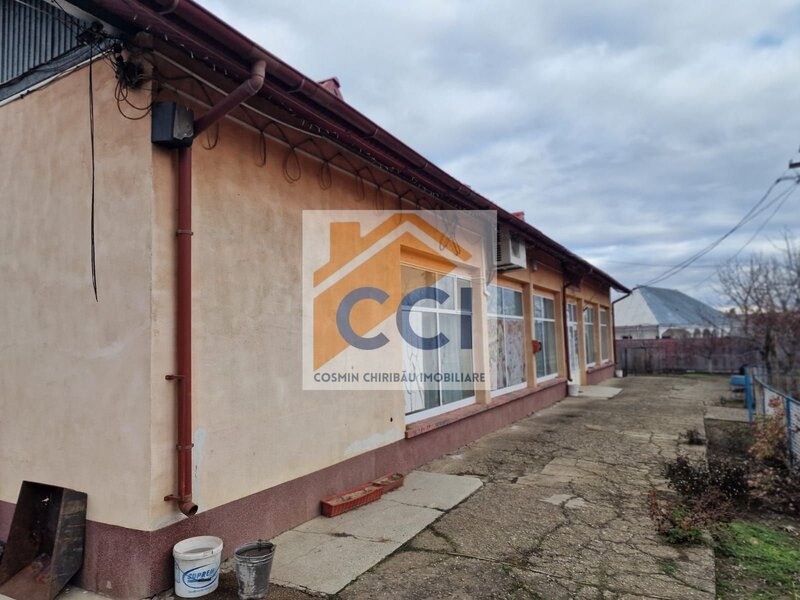 Buciumi. Se ofera spre vanzare / inchiriere cladire cu spatiu comercial